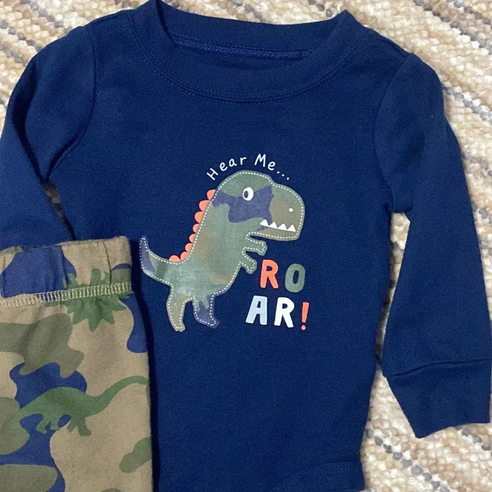 2 Carter’s Baby Boy Outfits. Long Sleeve Onesies and pants. 6 mos. - Picture 7 of 15